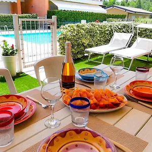 https://nuova-casa-al-lago-con-piscina.it-lombardy.com